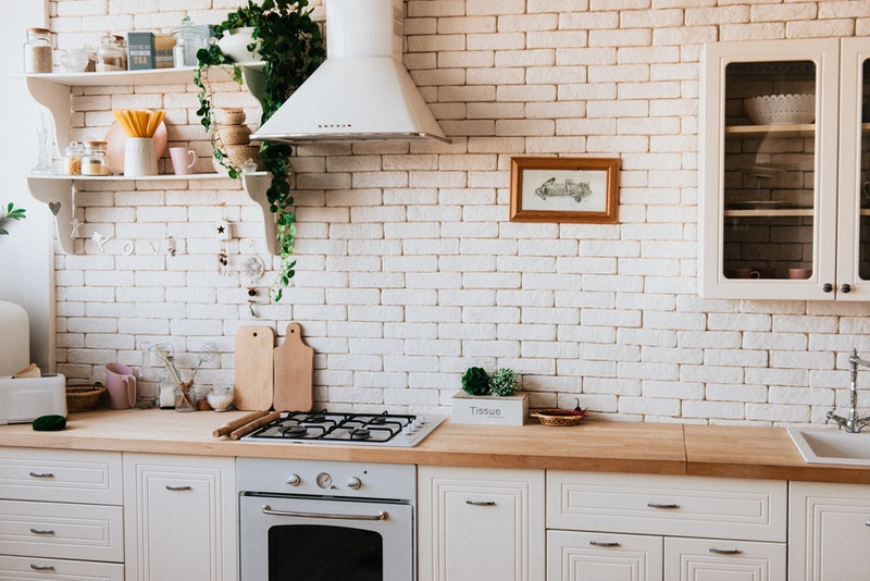 Pasang Wallpaper Dinding Dapur agar Terlihat Lebih Cozy